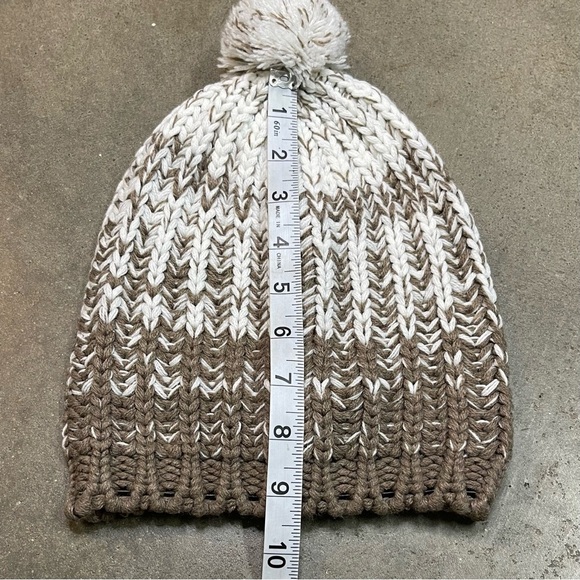 Old Navy Cable Knit Pom Pom Snow Ski Beanie Hat Cap Y2K - Picture 6 of 9